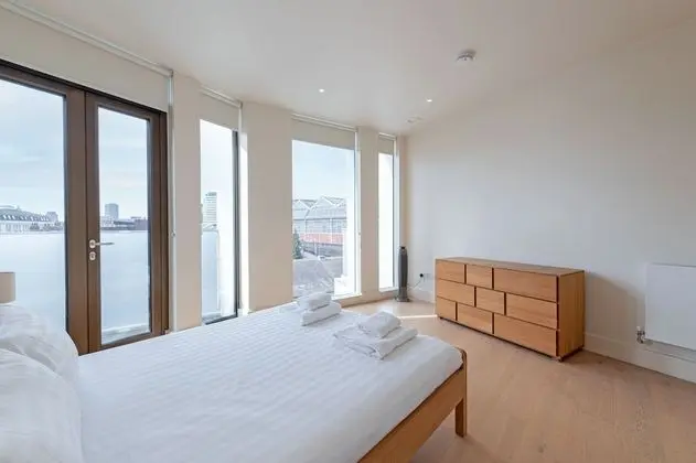 Chic 1 bed at Pear Place with balcony - PP05