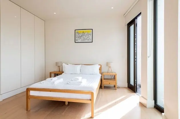 Chic 1 bed at Pear Place with balcony - PP05