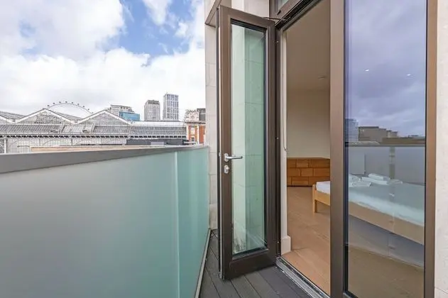 Chic 1 bed at Pear Place with balcony - PP05