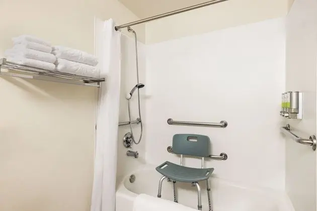 Engellilere uygun banyo