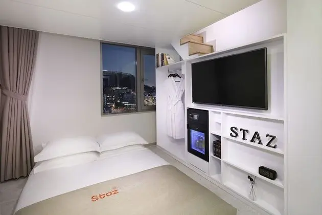 Duplex Family Room - Parking Not available