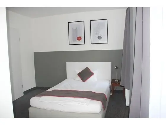 Üç Kişilik Oda, Ortak Banyo