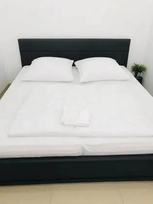 Üç Kişilik Oda, Ortak Banyo