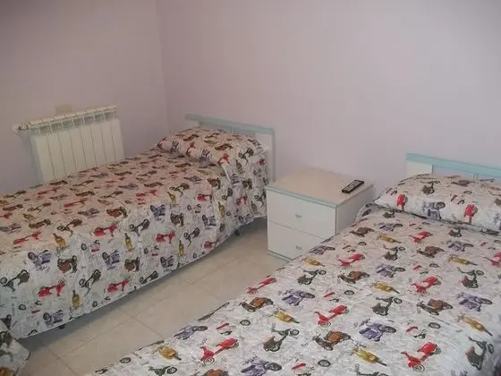 İki Ayrı Yataklı Oda, Ortak Banyo