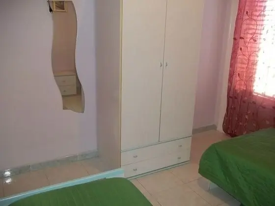 İki Ayrı Yataklı Oda, Ortak Banyo