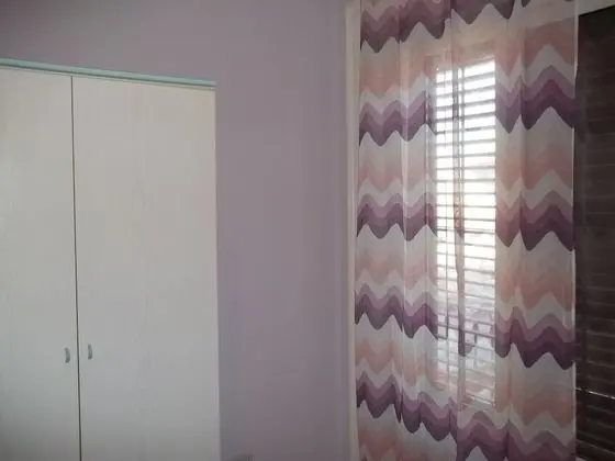 İki Ayrı Yataklı Oda, Ortak Banyo