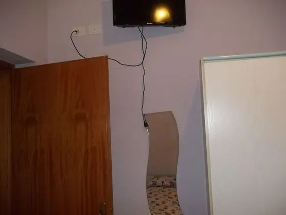 İki Ayrı Yataklı Oda, Ortak Banyo