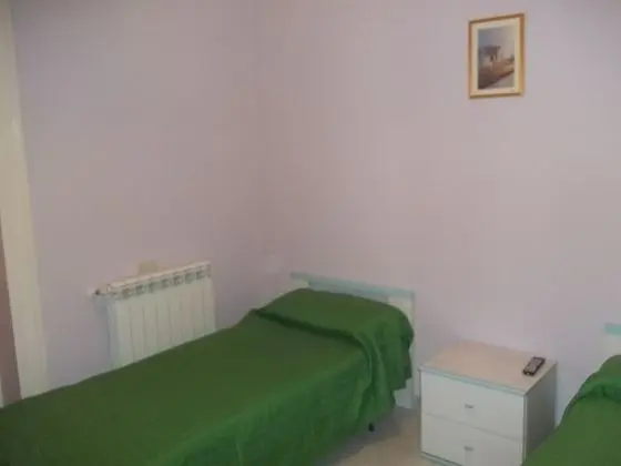 İki Ayrı Yataklı Oda, Ortak Banyo