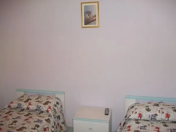 İki Ayrı Yataklı Oda, Ortak Banyo