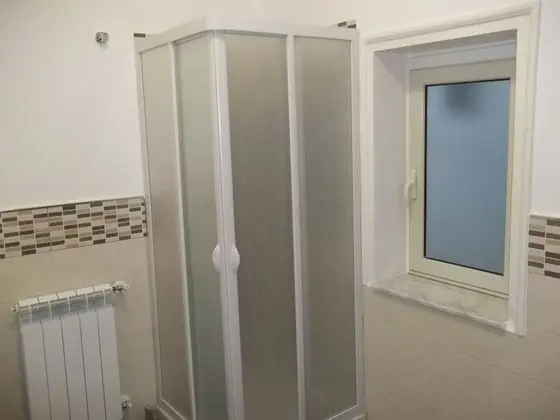 Üç Kişilik Oda, Ortak Banyo