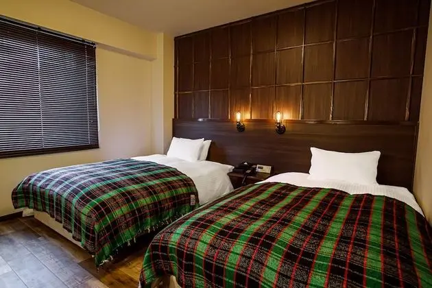 İki Ayrı Yataklı Oda, Sigara İçilmez (Designer)