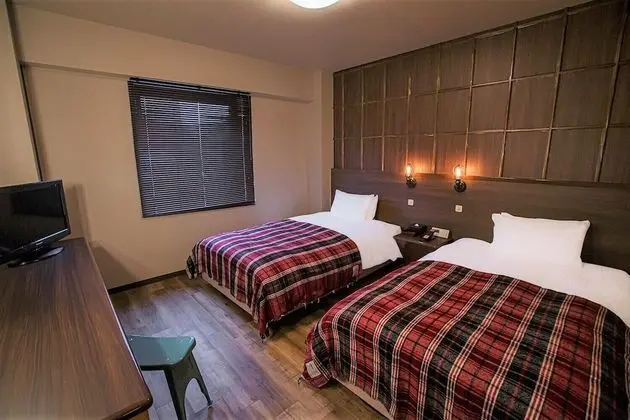 İki Ayrı Yataklı Oda, Sigara İçilmez (Designer)