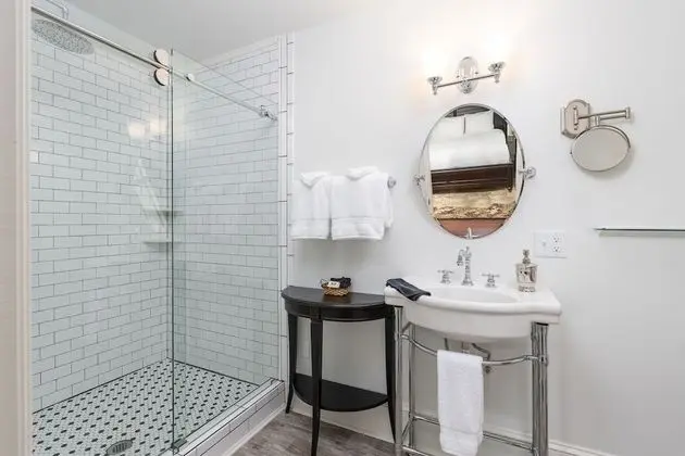 Luxury Oda, 1 En Büyük (King) Boy Yatak, Sigara İçilmez, Özel Banyo (Viognier)