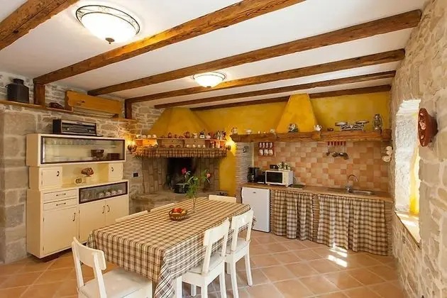 Ev (Stef - with pool - H(4))