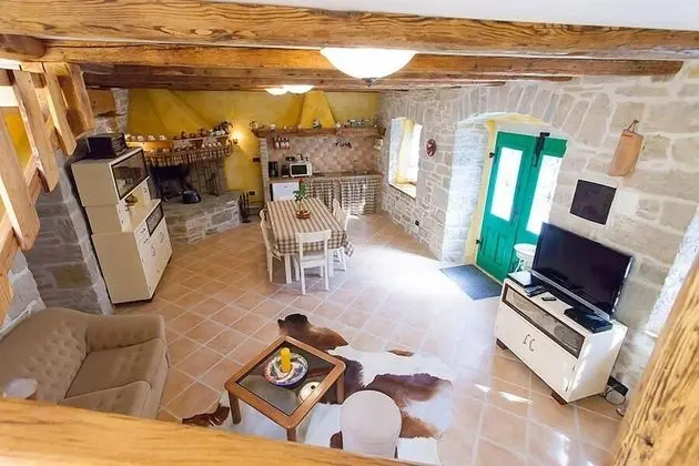 Ev (Stef - with pool - H(4))