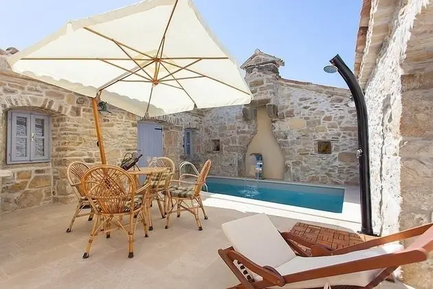 Ev (Stef - with pool - H(4))