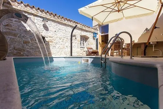 Ev (Stef - with pool - H(4))