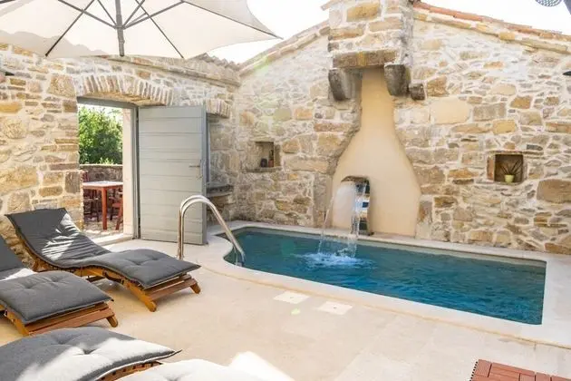 Ev (Stef - with pool - H(4))