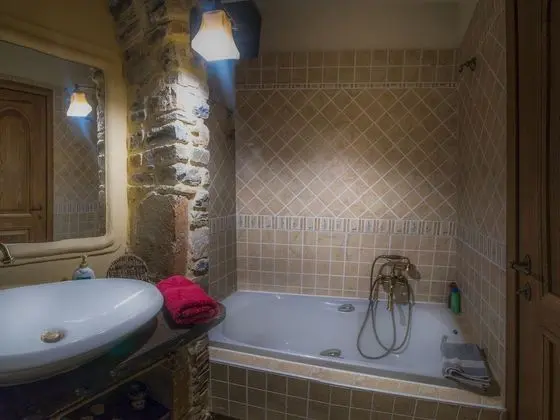 Traditional Apart Daire, 2 Yatak Odası, Şömine (Feggarolousti)