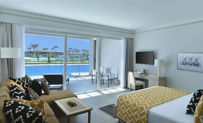 Deluxe Oda (Queen or Twin Beds, Swim Up)