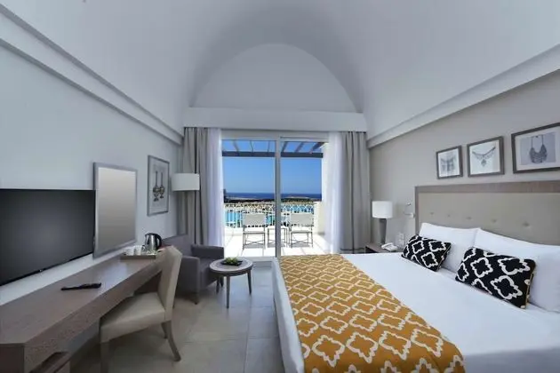 Superior Oda (Queen or Twin Beds, Sea Side View)