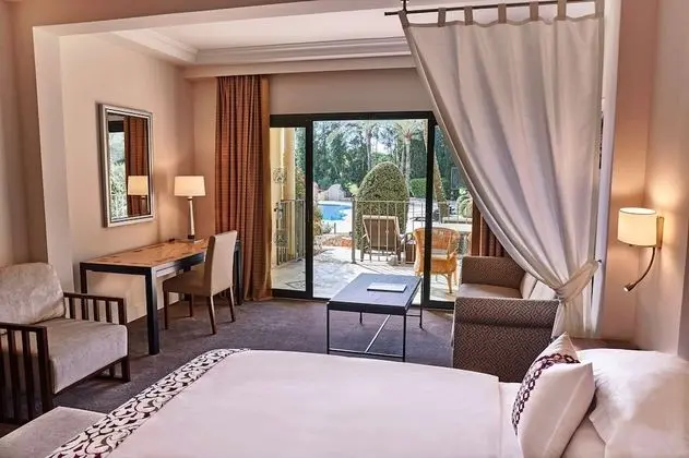 Deluxe Oda, Teras, Havuz Manzaralı