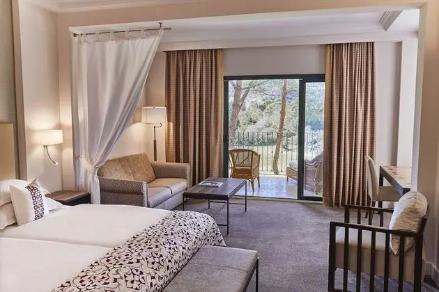 Premium Tek Büyük Yataklı Oda, Golf Manzaralı (Golf Side)