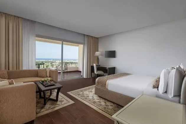 Superior Oda, Bahçe Manzaralı (or Pool View)