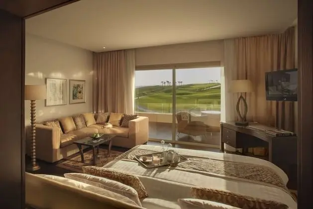 Superior Oda, Koy Manzaralı (or Golf View)