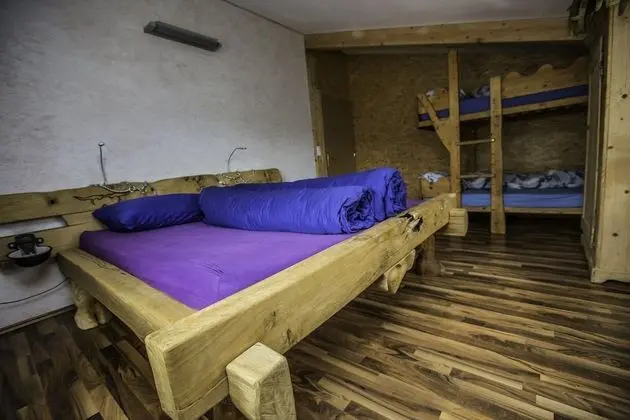 Dört Kişilik Oda, Ortak Banyo