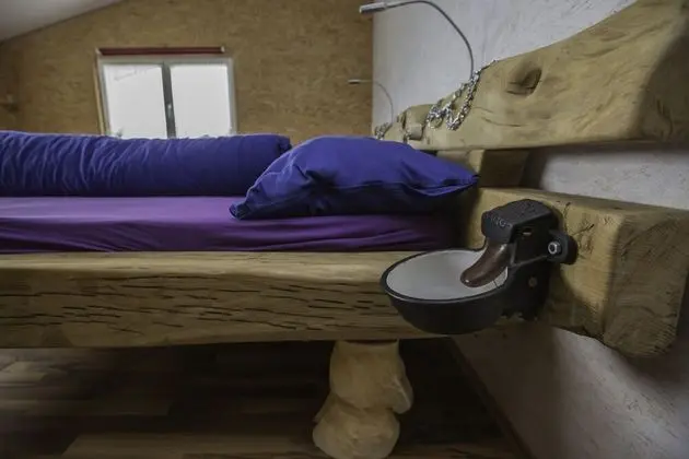 İki Ayrı Yataklı Oda, Ortak Banyo