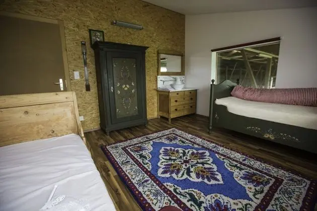 İki Ayrı Yataklı Oda, Ortak Banyo