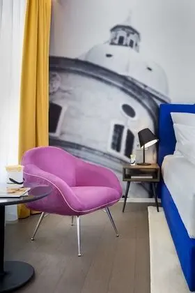 Büyük Yataklı Tek Kişilik Oda