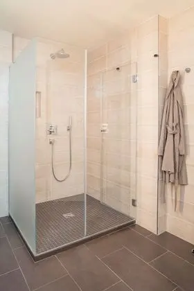 Büyük Yataklı Tek Kişilik Oda