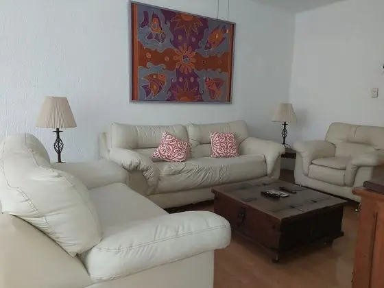 Süit (2 king + 1 Double bed)