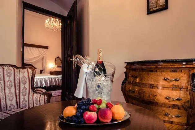 Deluxe Tek Büyük veya İki Ayrı Yataklı Oda (With Spa Access)