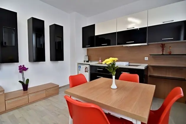 Apartment 21, Balcony, City View