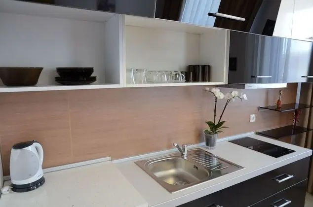 Apartment 21, Balcony, City View