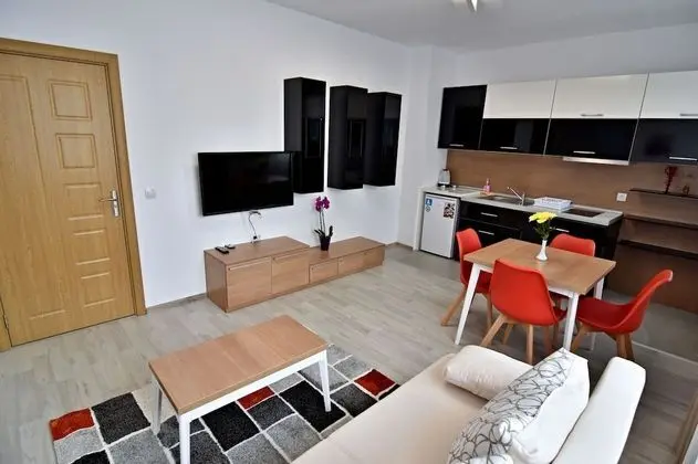 Apartment 21, Balcony, City View