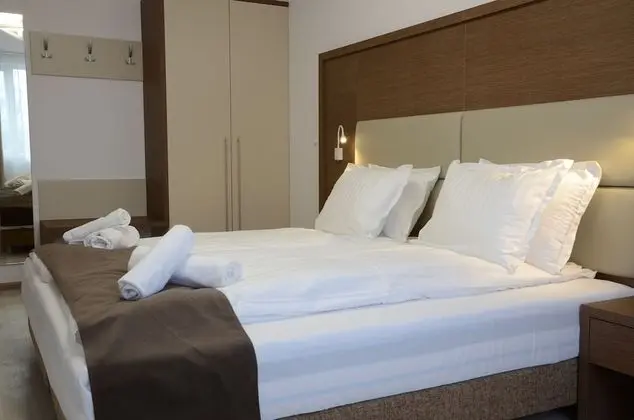 Apartment 22, Balcony, Park View