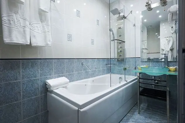 Business Tek Büyük veya İki Ayrı Yataklı Oda