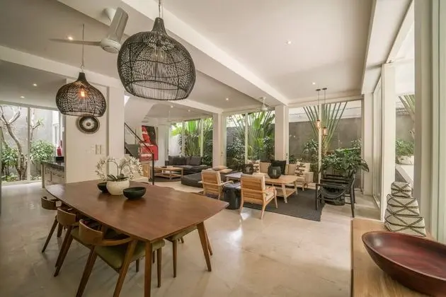 Villa (8 Bedrooms)