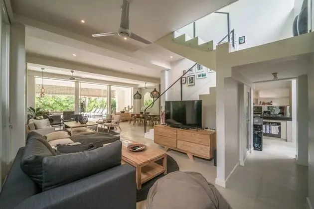 Villa (8 Bedrooms)