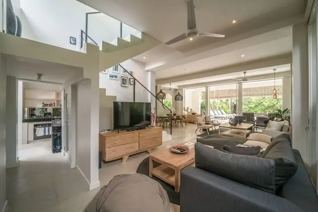 Villa (8 Bedrooms)