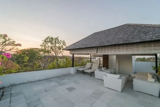 Villa (8 Bedrooms)