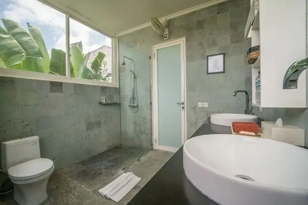 Villa (8 Bedrooms)