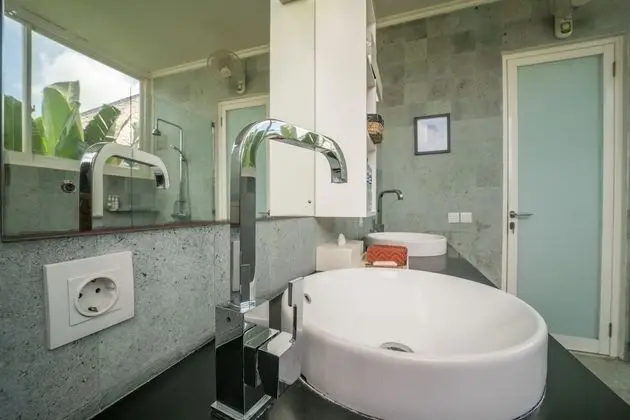 Villa (8 Bedrooms)