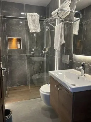 Lower Floor Double Room Single Use