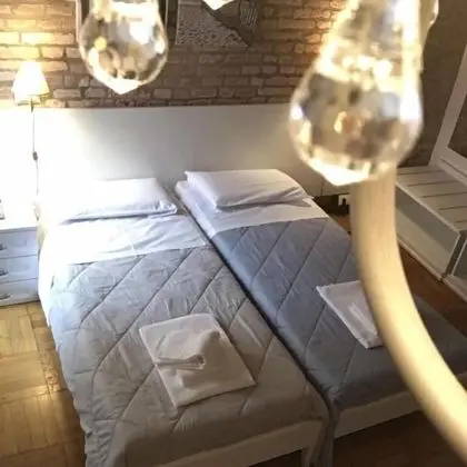 Economy Üç Kişilik Oda, Ortak Banyo