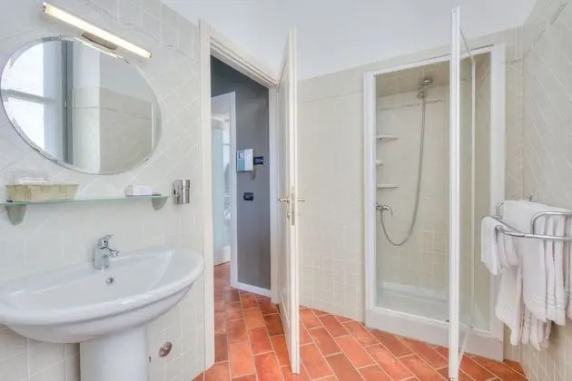 Standard Apart Daire, 1 En Büyük (King) Boy Yatak ve Çekyat (Stella Del Lago Pied Dans L'Eau)